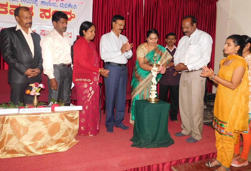 ‘ಸಾಮಾಜಿಕ ಜಾಲತಾಣಗಳಿಂದ ವಿದ್ಯಾರ್ಥಿಗಳು ದೂರ ಉಳಿಯಿರಿ’